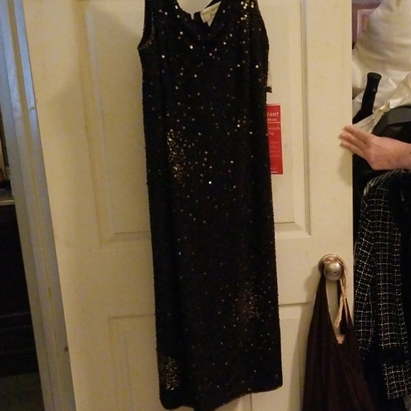 Sparkly sequined evening dress - Picture 2 of 3